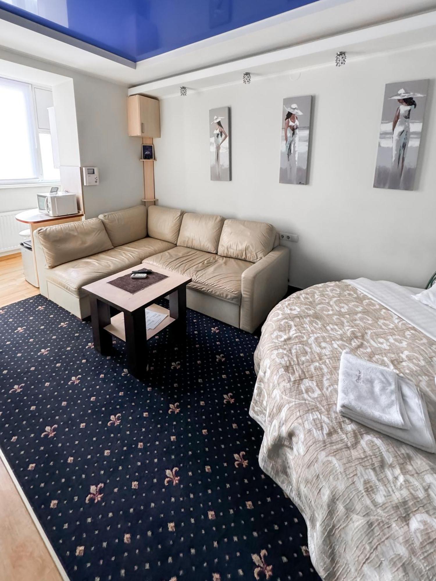 Apartments Deluxe イヴァーノ＝フランキーウシク エクステリア 写真
