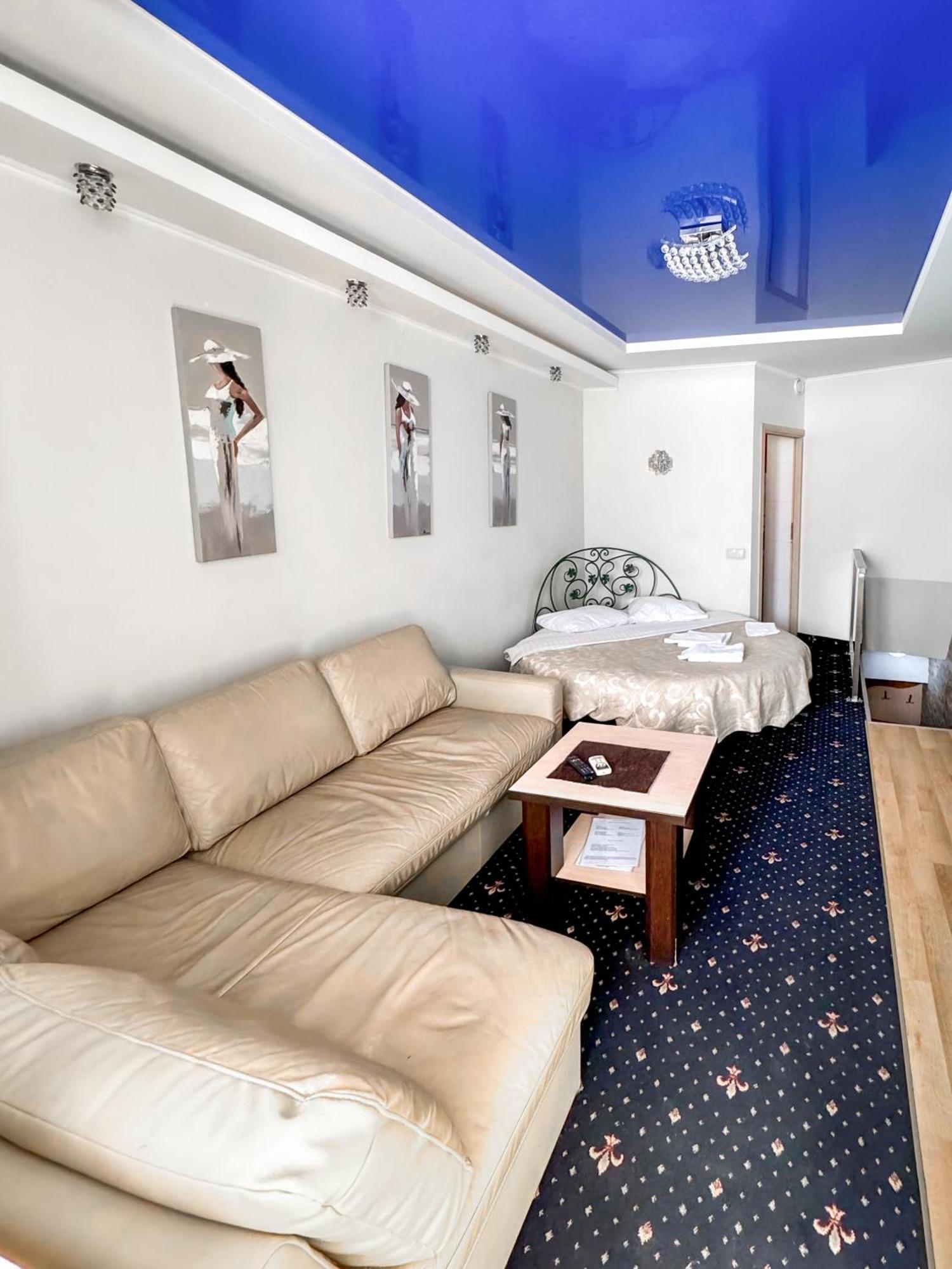 Apartments Deluxe イヴァーノ＝フランキーウシク エクステリア 写真