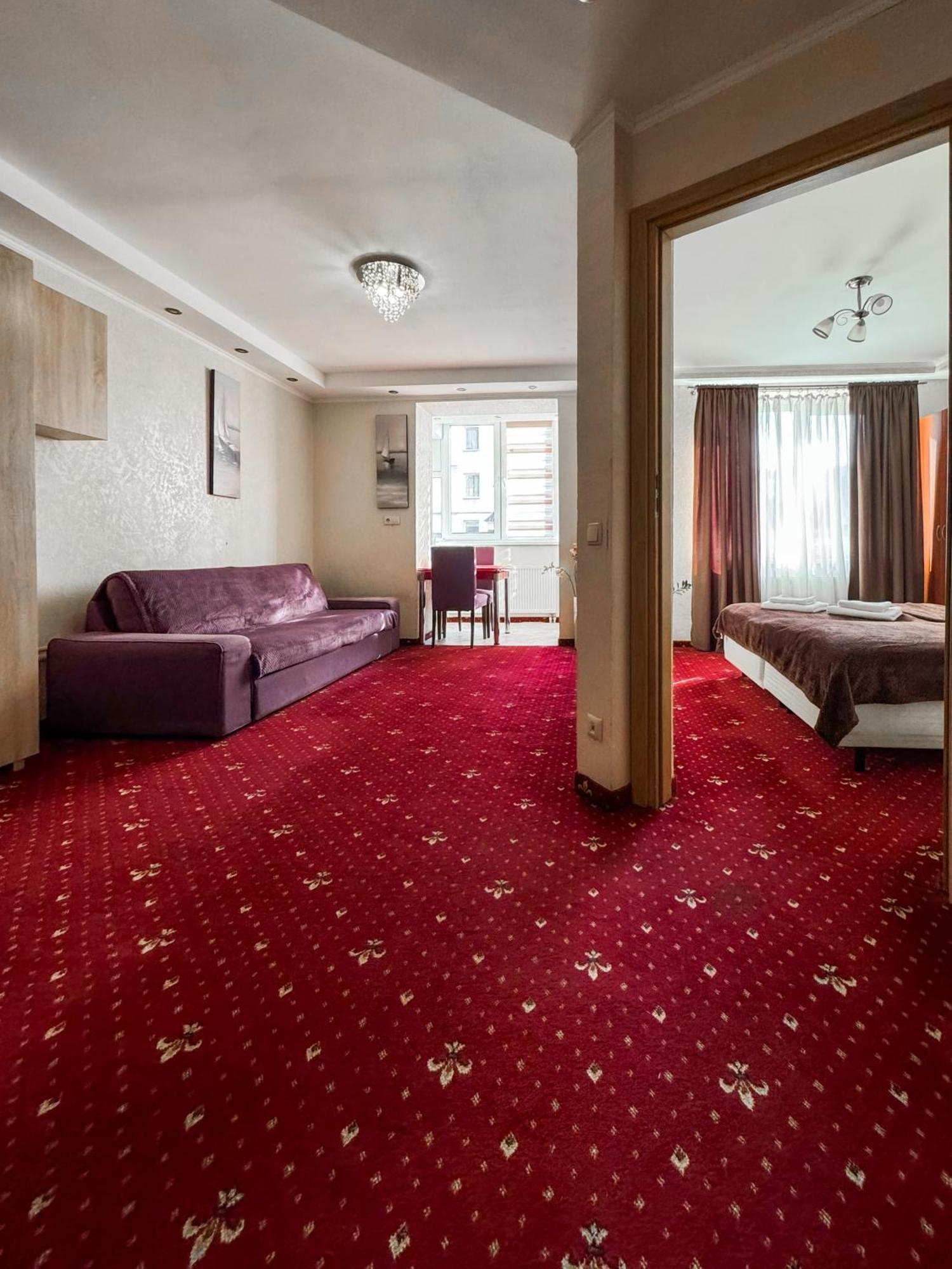 Apartments Deluxe イヴァーノ＝フランキーウシク エクステリア 写真