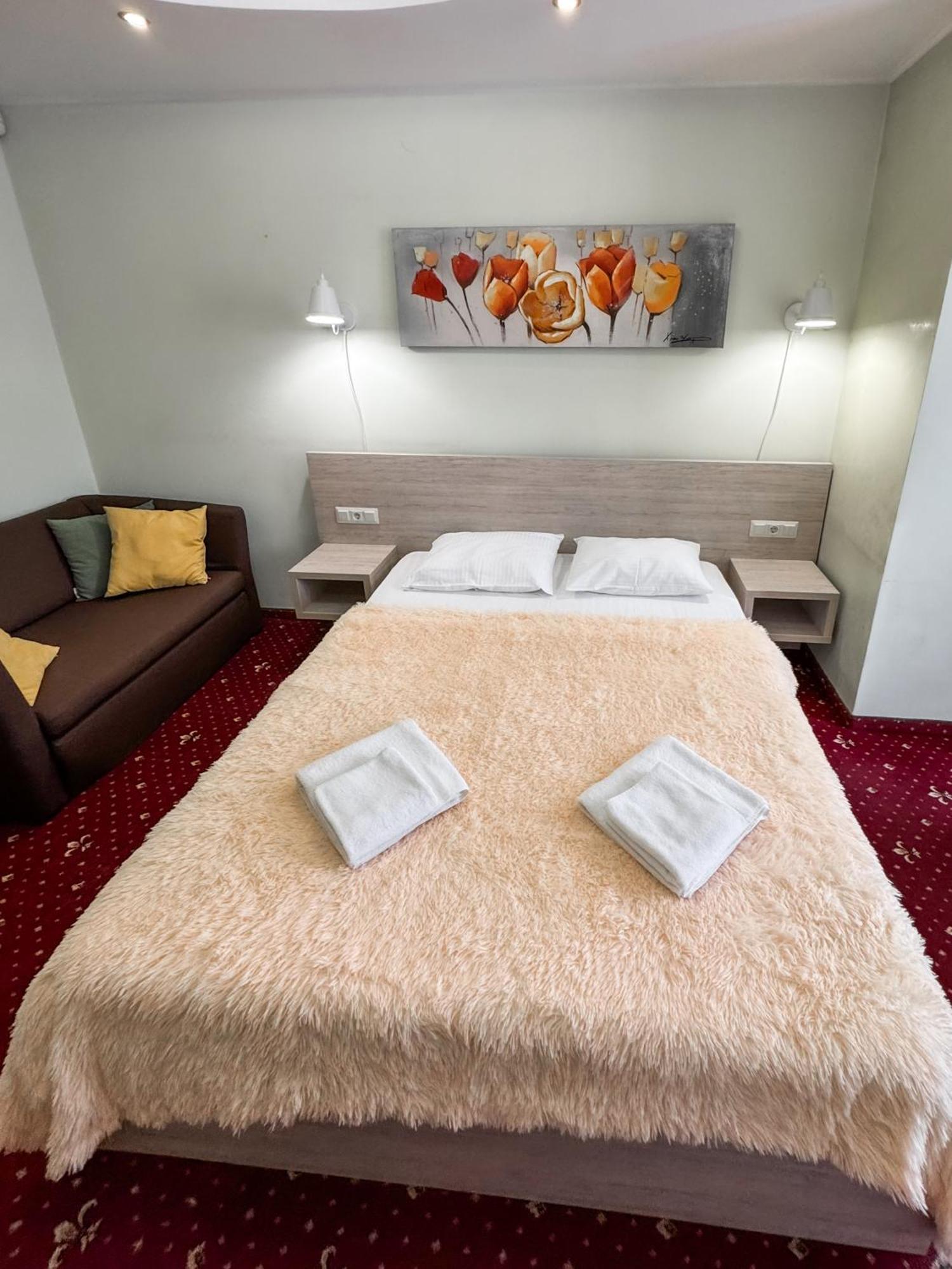 Apartments Deluxe イヴァーノ＝フランキーウシク エクステリア 写真