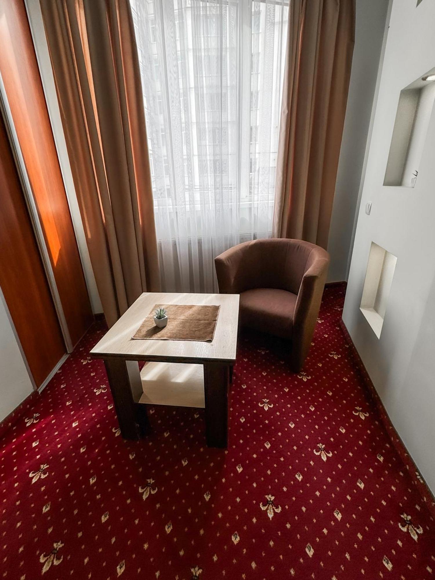 Apartments Deluxe イヴァーノ＝フランキーウシク エクステリア 写真